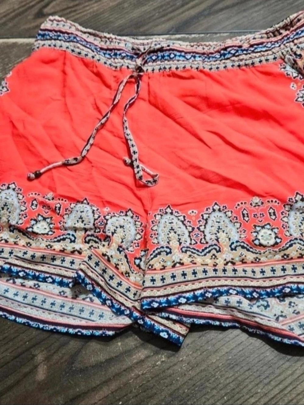 Coral Print Pull-On Women’s Bermuda Shorts with Drawstring Size Small